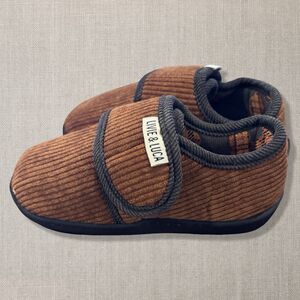 Livie & Luca Kids Brown Corduroy HUG Indoor Outdoor Slippers Shoes M (10/11)